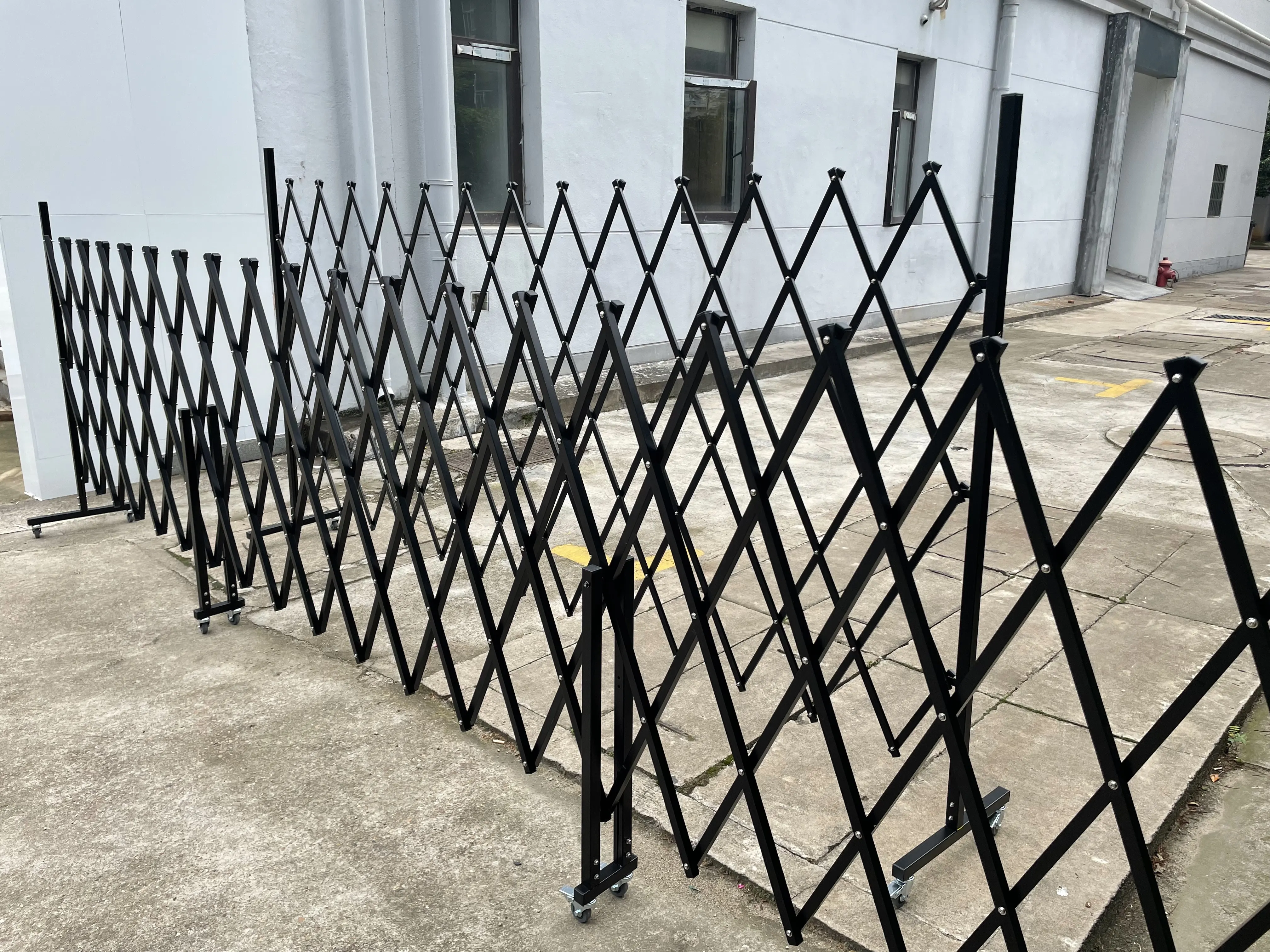 Flexible Scissor Garage Gates Folding Door Security Metal Accordion Adjustable Safety Fence Gate for Dogs