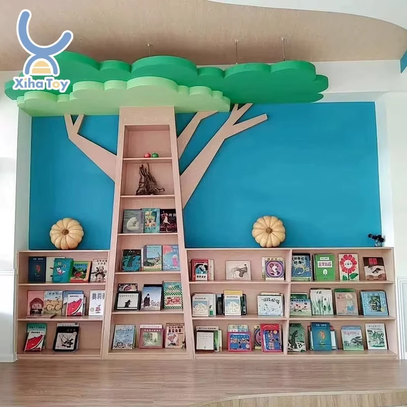 Книжная полка с деревом