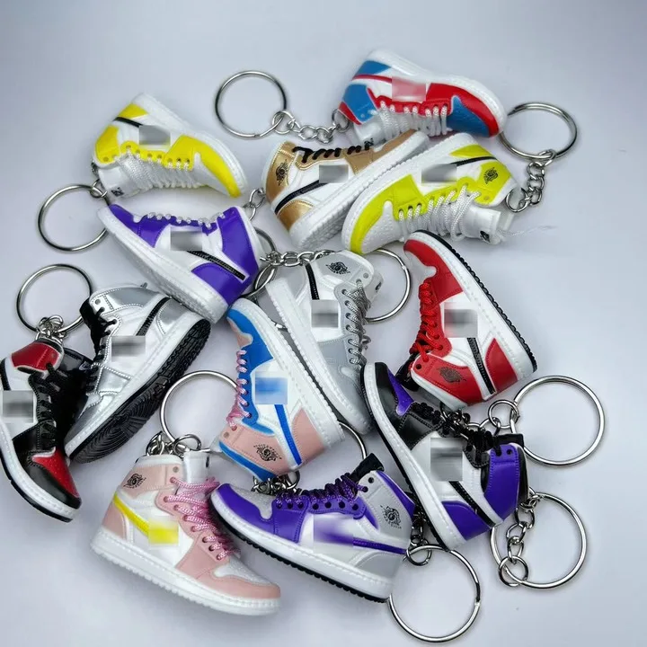 keychain wholesale accessories 3d mini shoe keychain with box pvc rubber 3d sneaker keychain