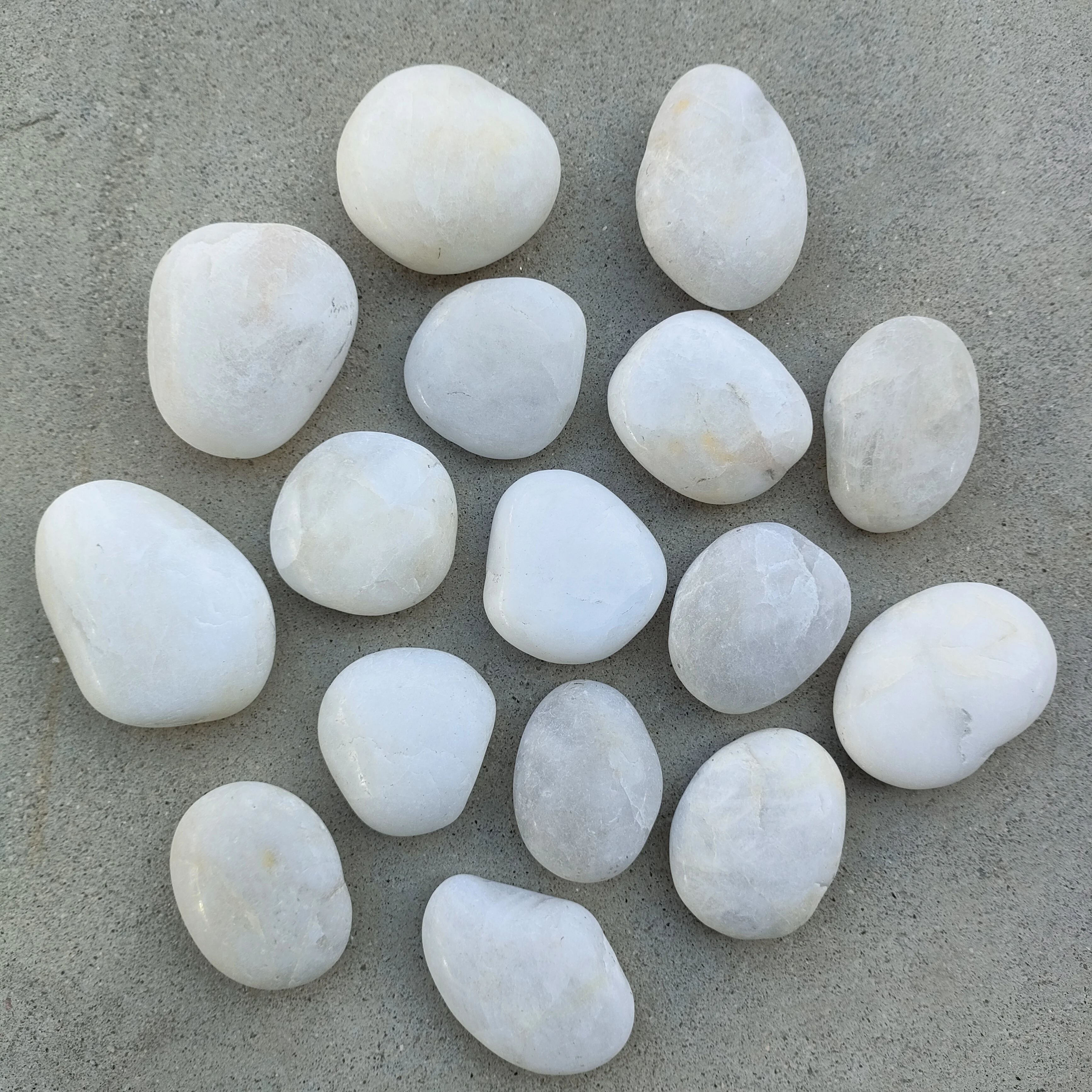 Factory Custom 3-5cm 5-8cm natural river beach pebble and cobble stone polished river stones for Landscape garden decoration