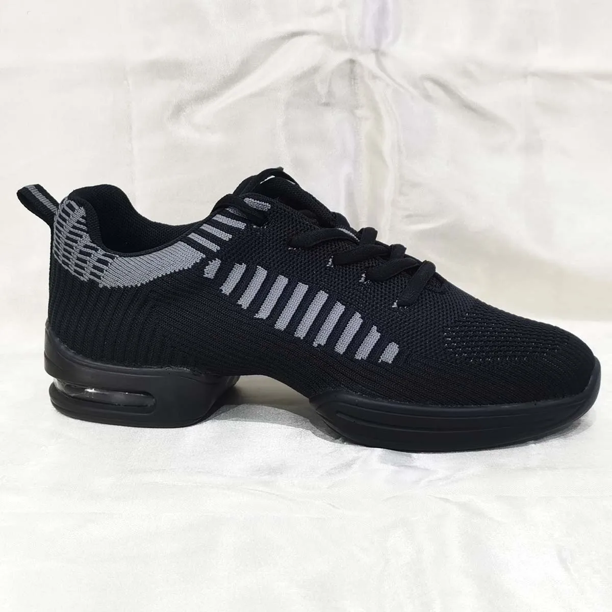 Танцевальные Кроссовки с гибким разрезом и сетчатым верхом