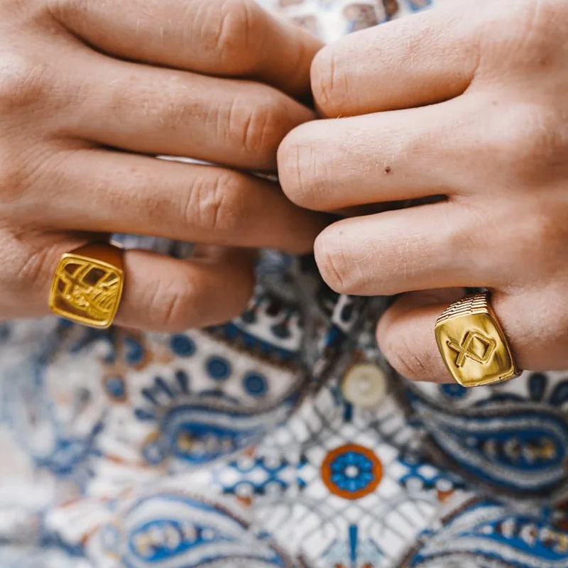 Custom engraved logo designs mens rings fashion 18k gold plated stainless steel signet band ring for man jewelry