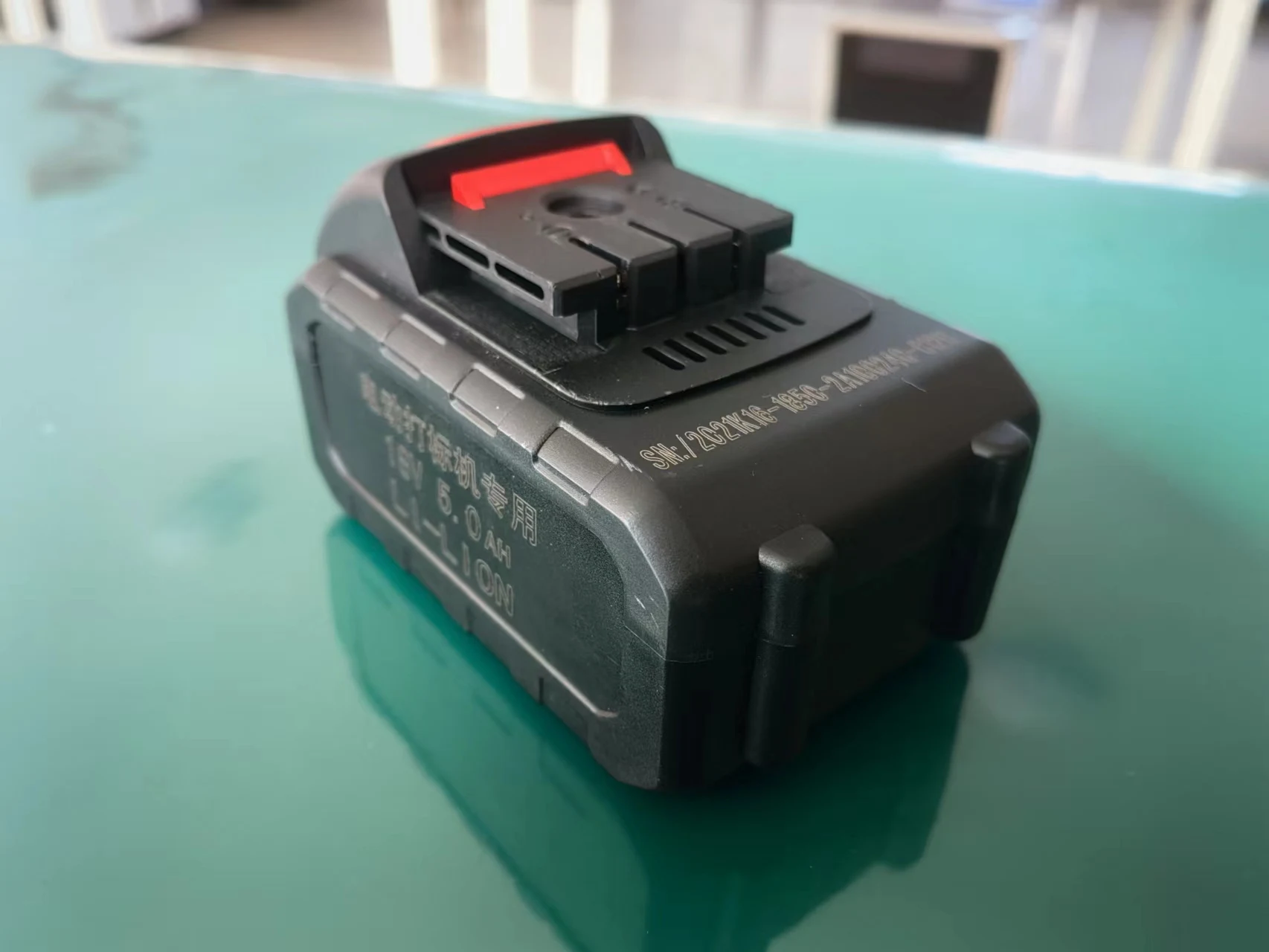 Handheld electric marking machine lithium battery operated dot peen engraving machinery for car Vin chassis number date