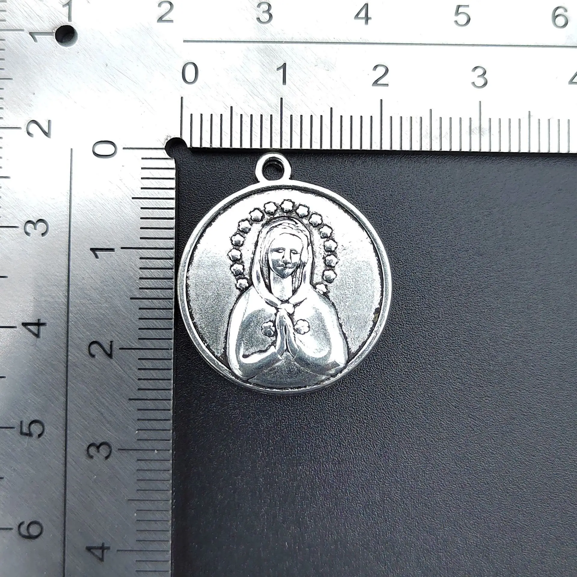 European and American jewelry accessories round portrait DIY necklace keychain pendant bracelet accessories jewelry