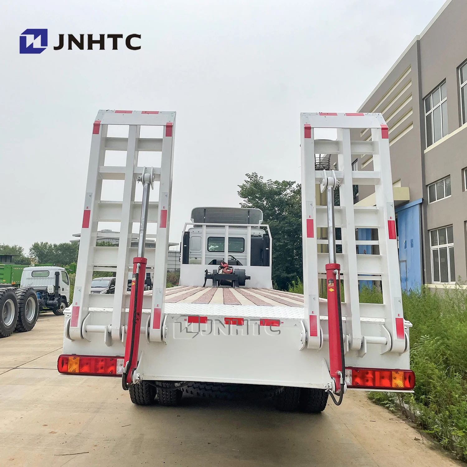 Flatbed Wrecker 8*4 Sinotruk HOWO Road Recovery Wrecker Truck China Made Truck for Sale