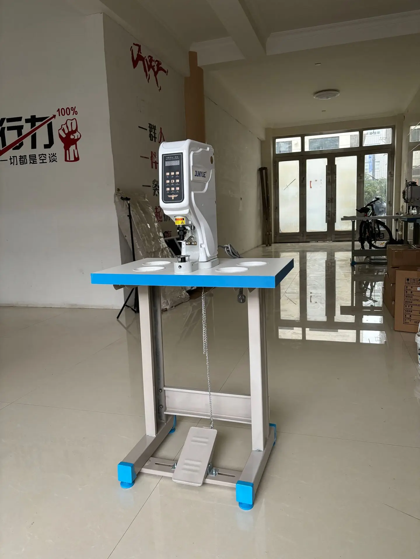 2024 New Arrival Semi-automatic Button Holer Electronic Snap Sewing Machine With Sensor For Jeans And Suit Leather