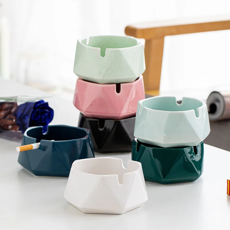 Wholesale Glazed Ceramic Smoking Ash Tray  Porcelain Cigar Ashtray with logo for Hotel Bar Office