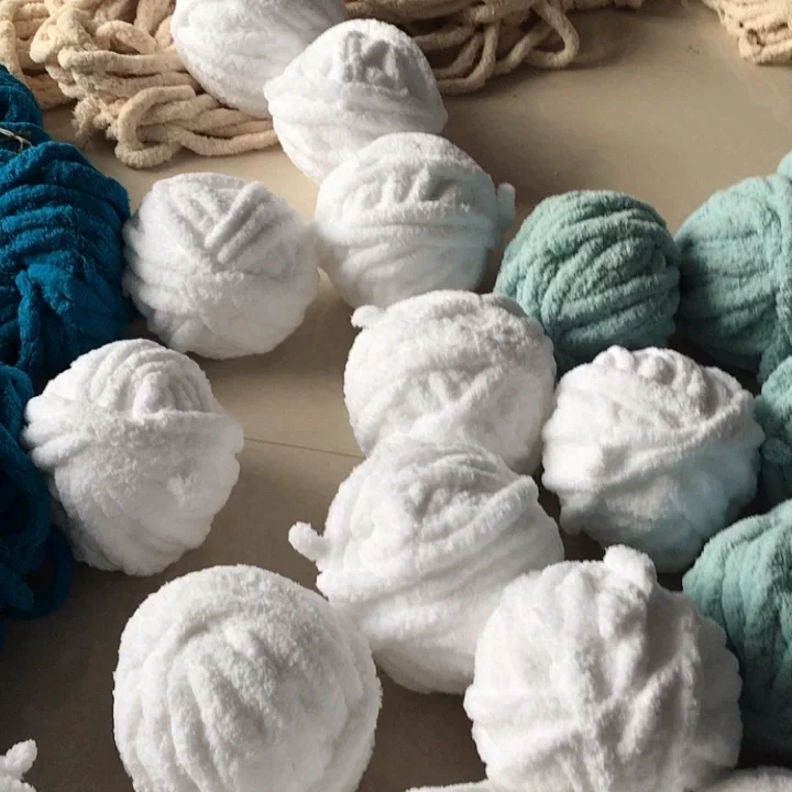 Factory direct selling hot wholesale soft yarn crochetfake for hand knitting ball super soft faux fur polyester yarn