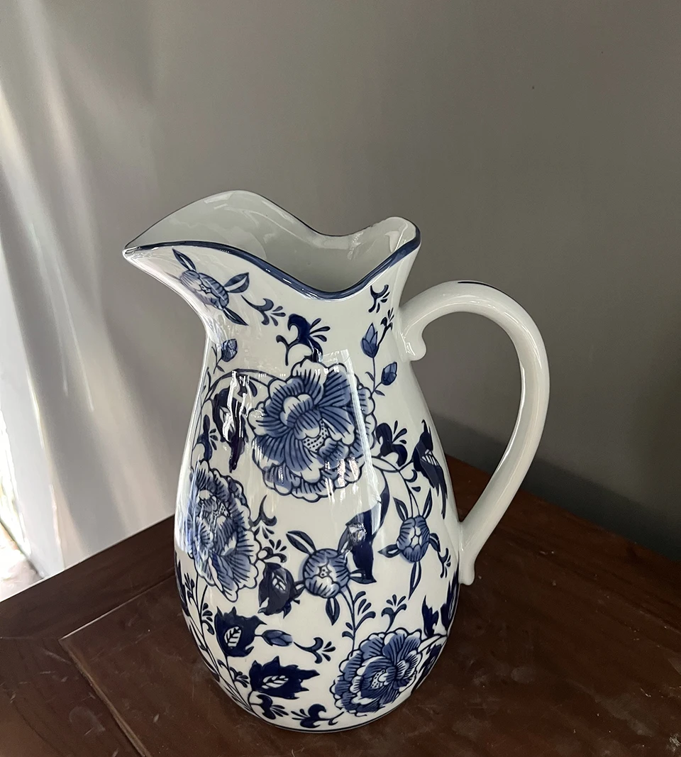 Large Chinese hand painted jug large blue and white vase hand painted pitcher