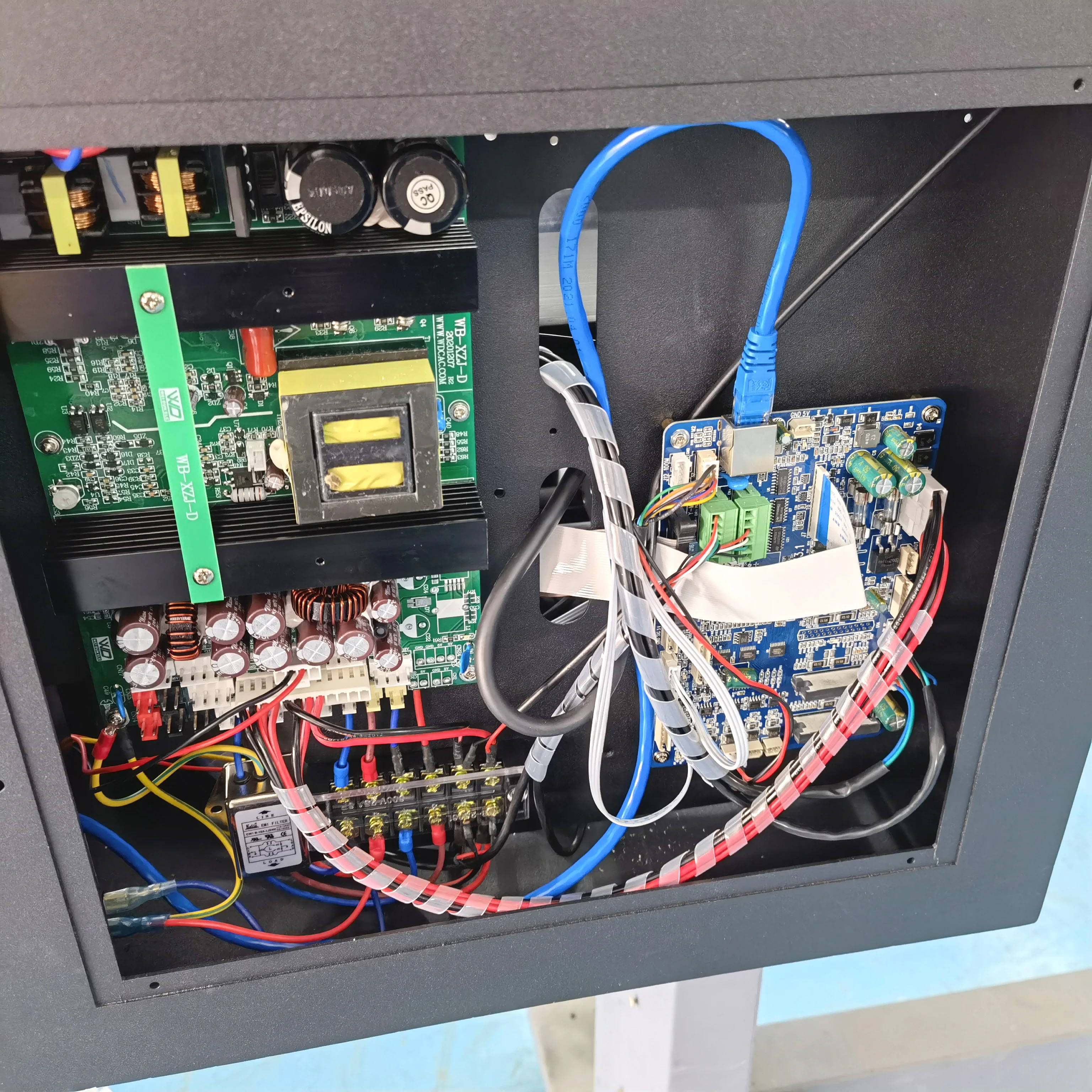 Guangzhou 1.3m 1.6m 1.8m 2.5m 3.2m edible printing machine digital xp 600  printhead eco solvent inkjet printer superdry code