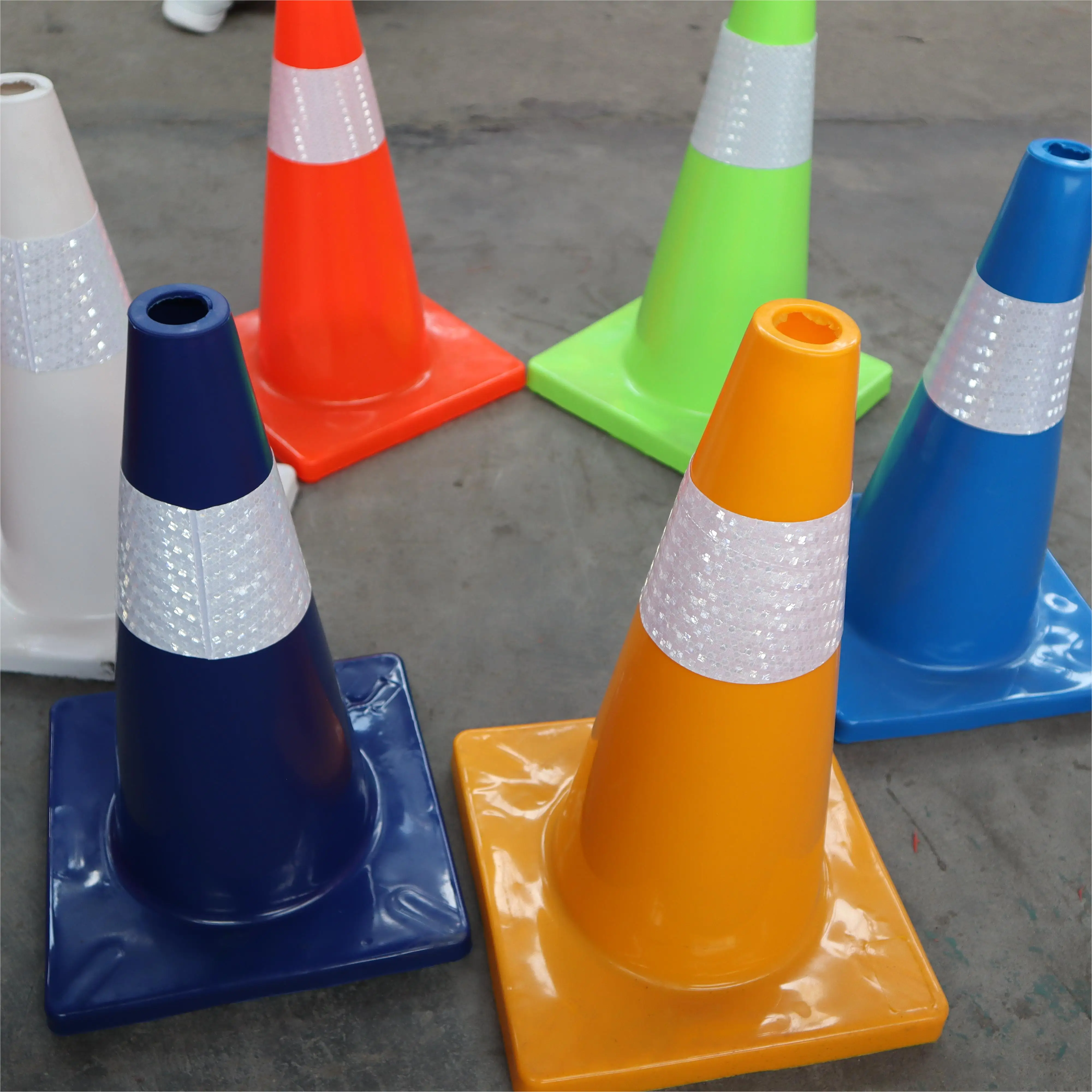 Customized America Safety Traffic Cones 700mm With Reflective for Parking Lot Driving Training