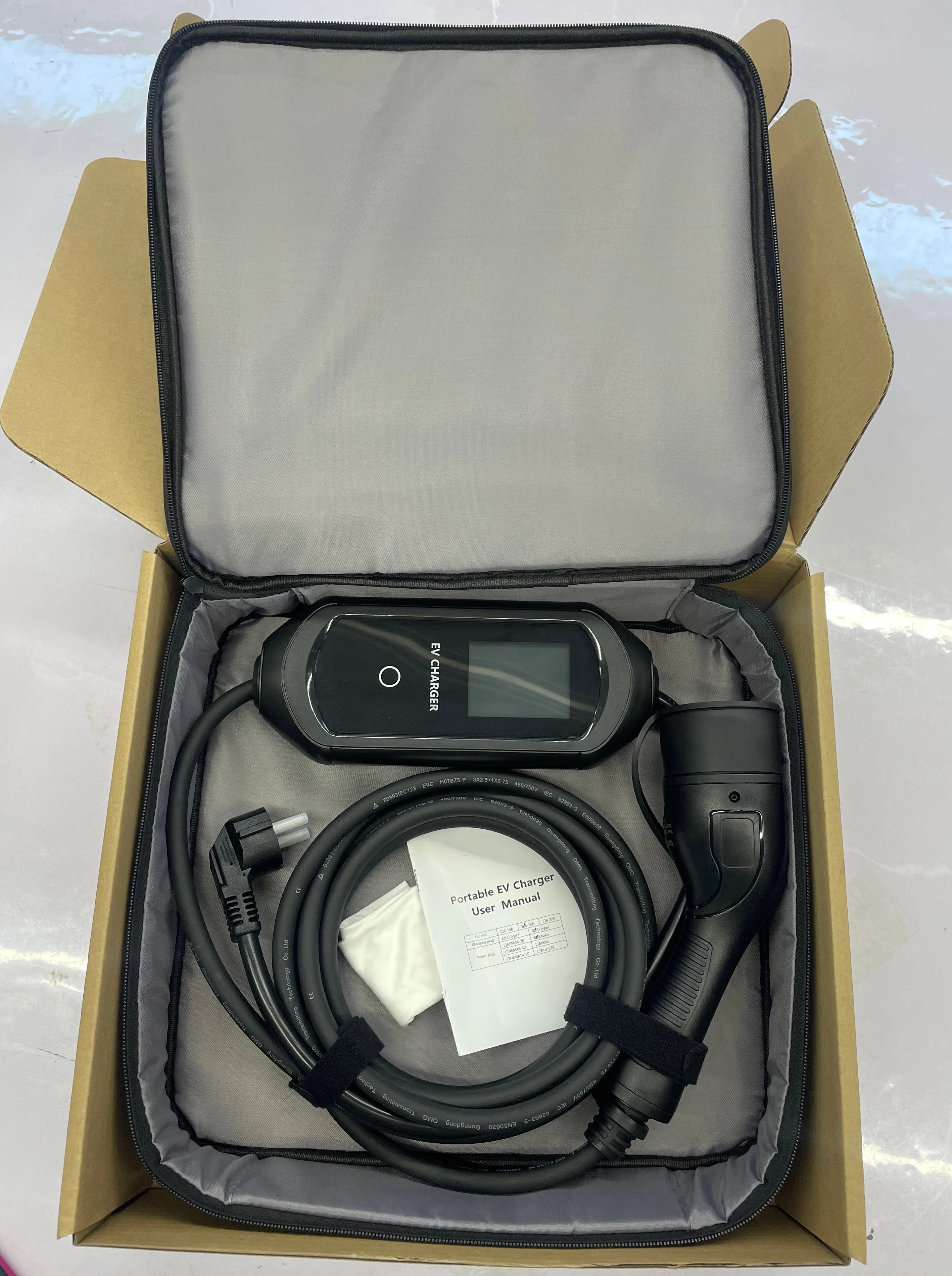 Large screen display 2.8inch LCD Adjustable Cuurent 16A 32A Level 2 Portable EV Charger Type 1 EV Car Charger