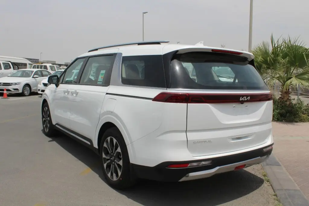 Low Mileage Luxury Used KIA CARNIVAL 3.5L  SUV 5DOORS 2023 WHITE