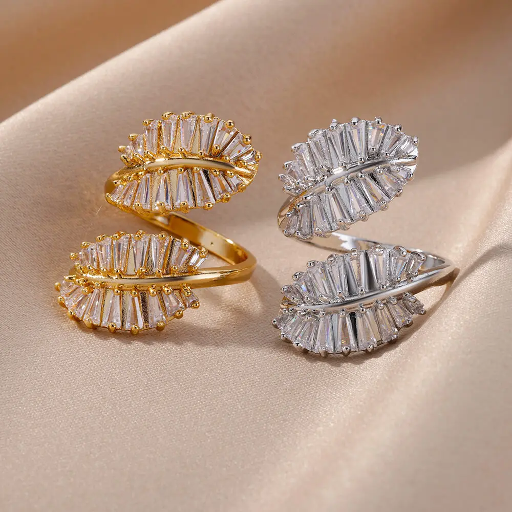 Женские кольца с кристаллами