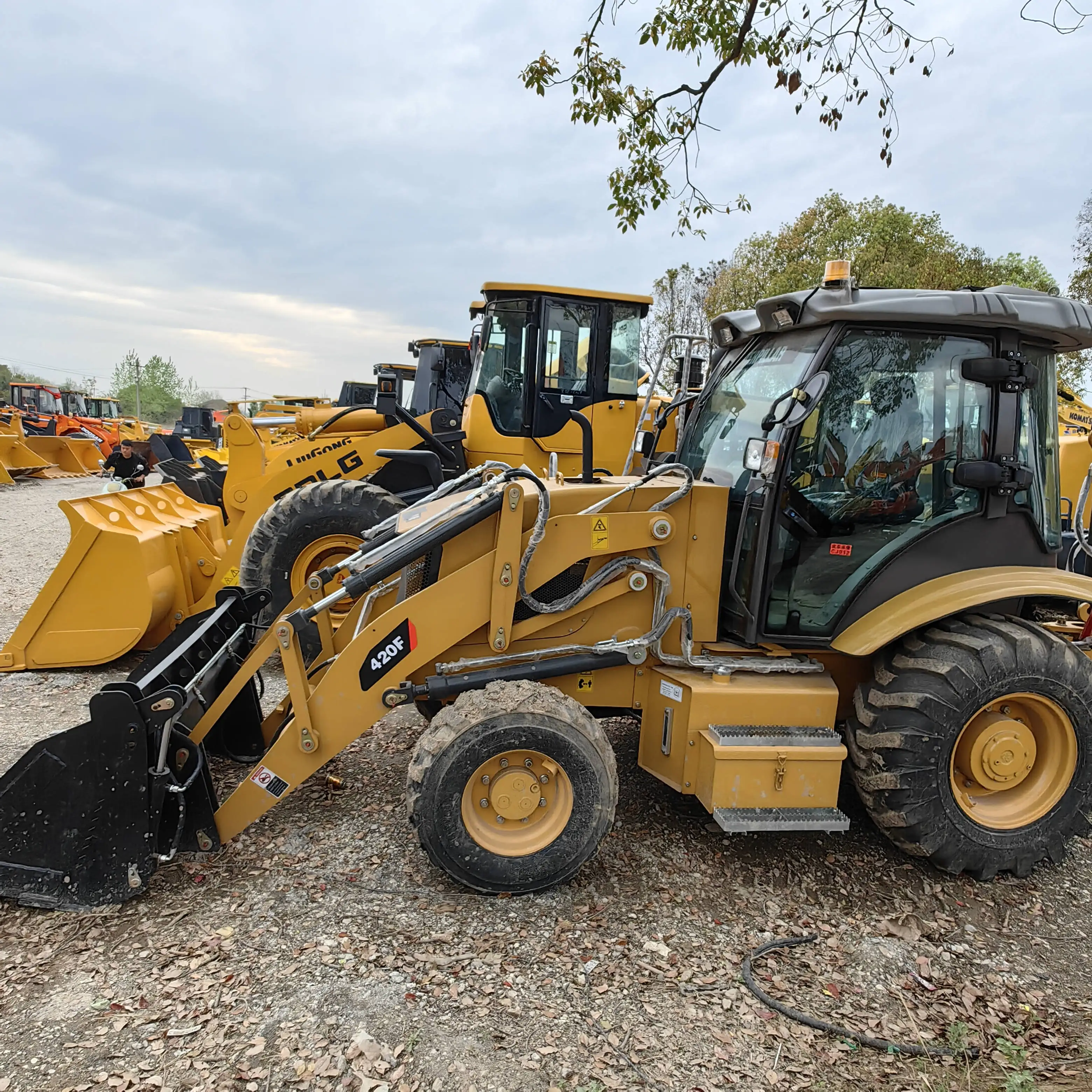 Экскаватор-погрузчик CAT 420F 4x4