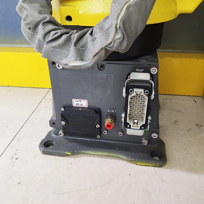 FANUC Robot M-10iA  A05B-1221-B402 robotic arm