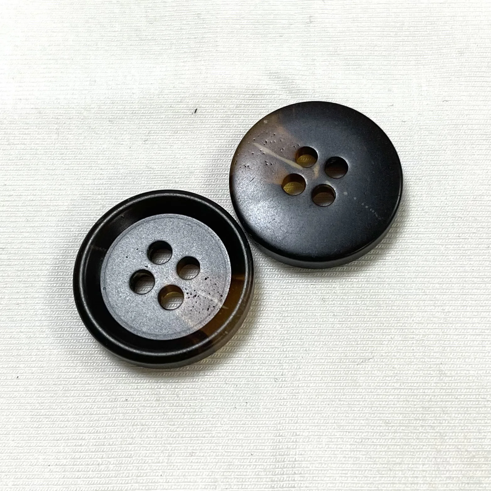 Factory Wholesale Custom Logo Fashionable 4 Holes Resin Button For Clothing