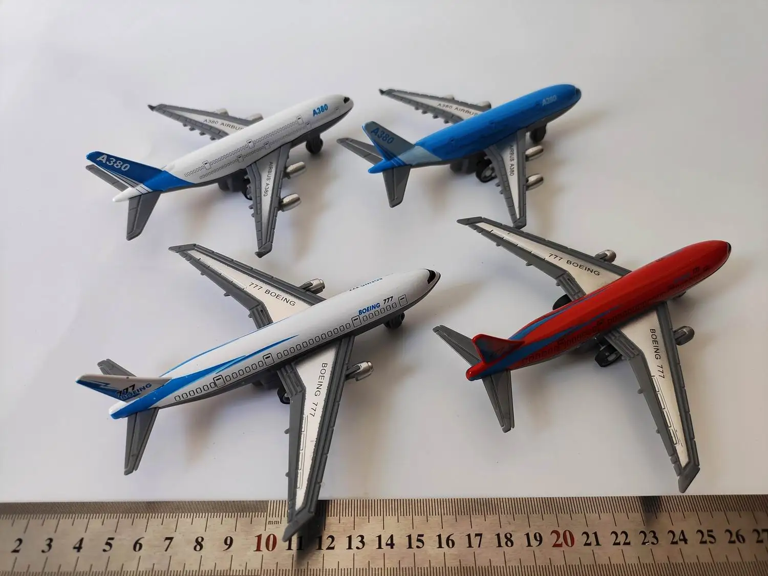 High Quality 380 777 Aircraft 13.5 CM Diecast Airplane Model Vehicle alloy airbus model Toy for kids