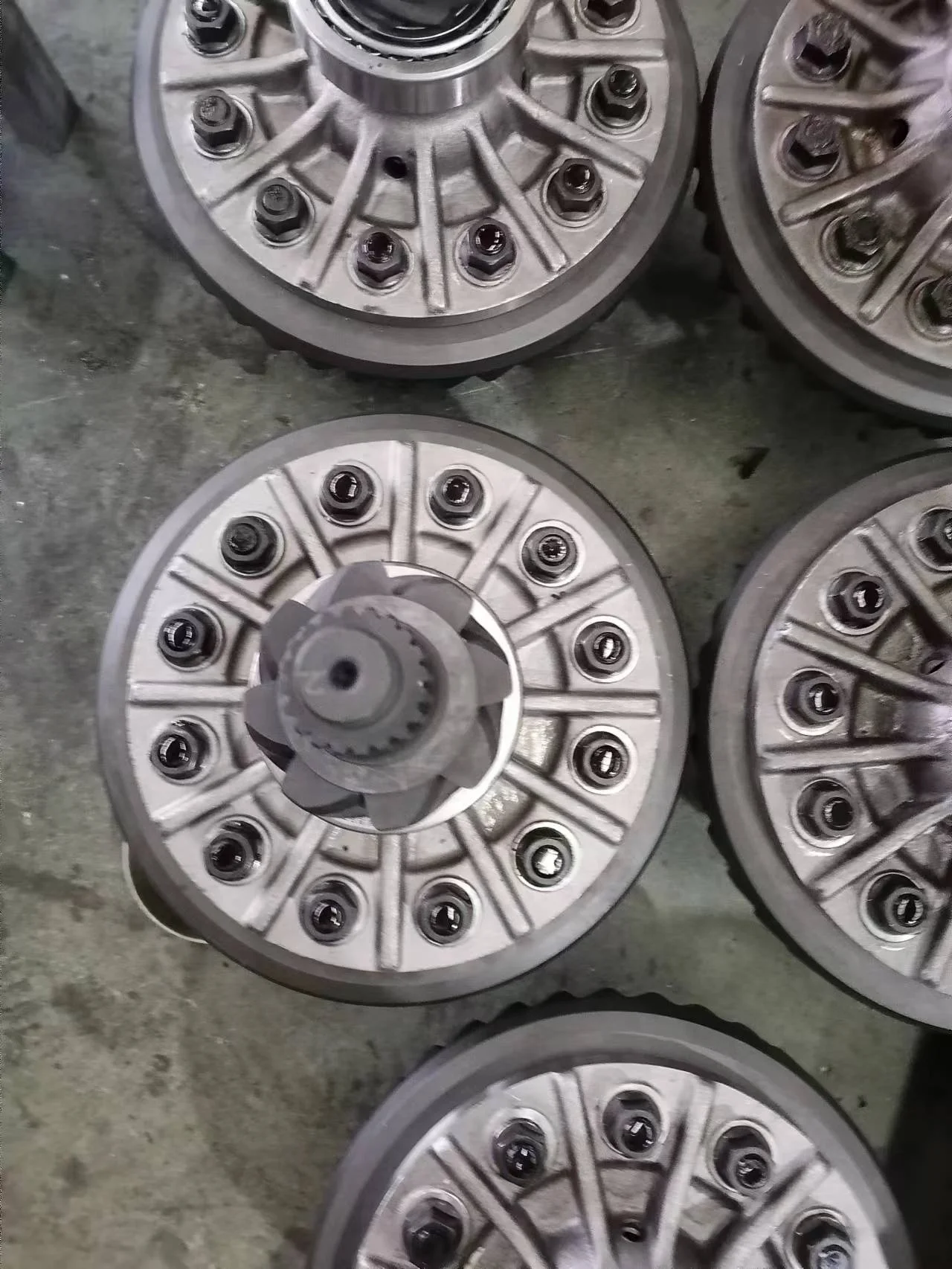 truck transmission parts fuso 6M60 6M61 D4 differential assy for mitsubishi manufacture OEM MC075131 MC834997 MC444937