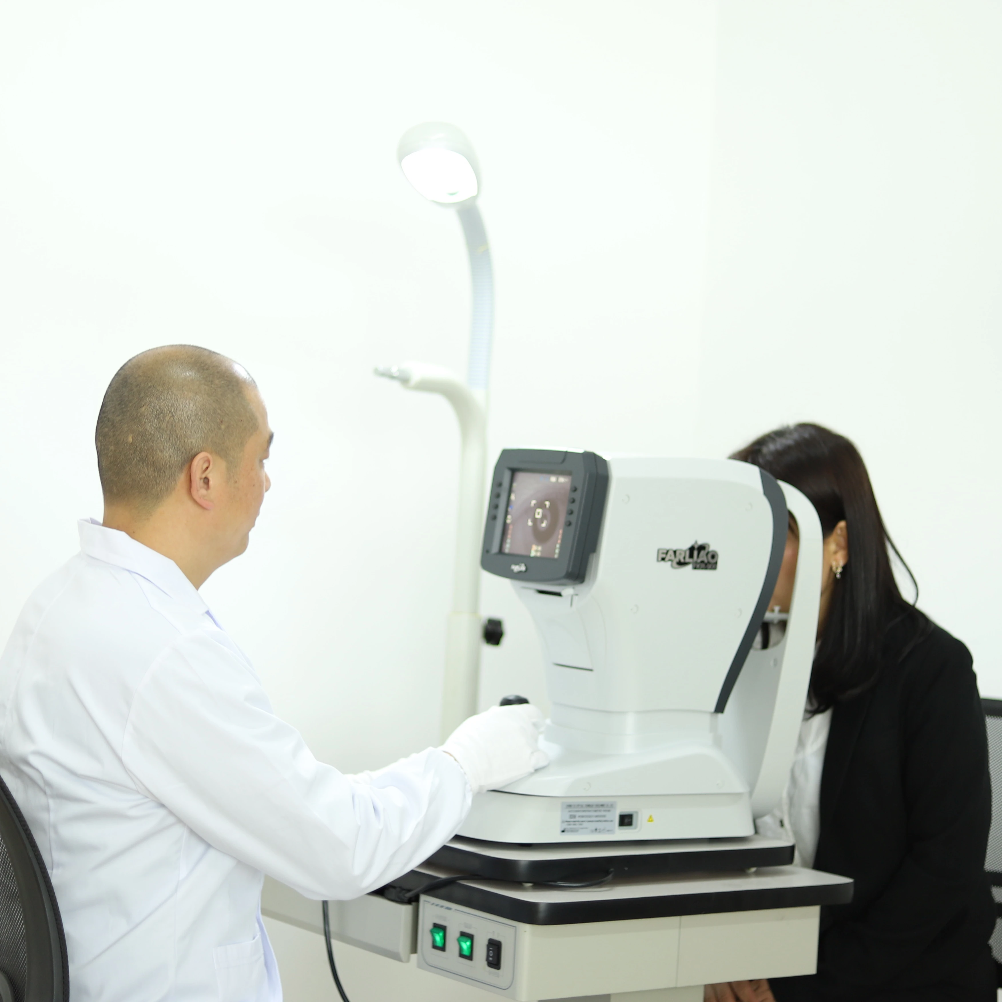 Higher Quality with Lower Price uto Refractometer Keratometer with 90 Degree Foldable Control Panel Motorized Chin Rest