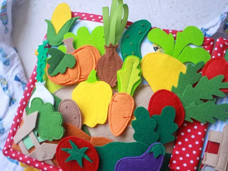 Professional manufacturing in soft baby activity binding silk quiet cloth book education memory for Children