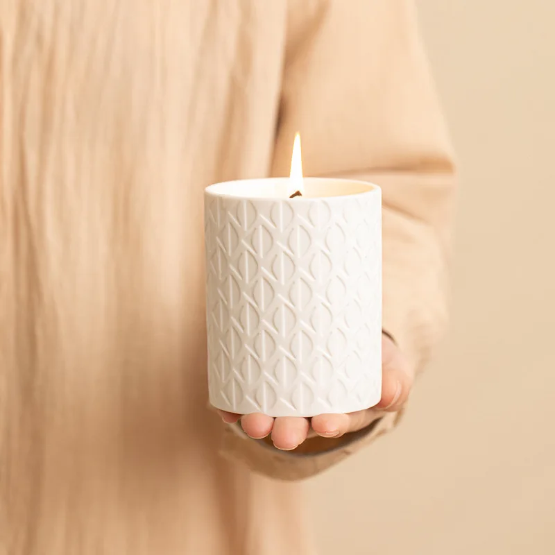 Nordic Style Home Decorative Cylinder christmas candles scented 20oz small ceramic candle jar with lid
