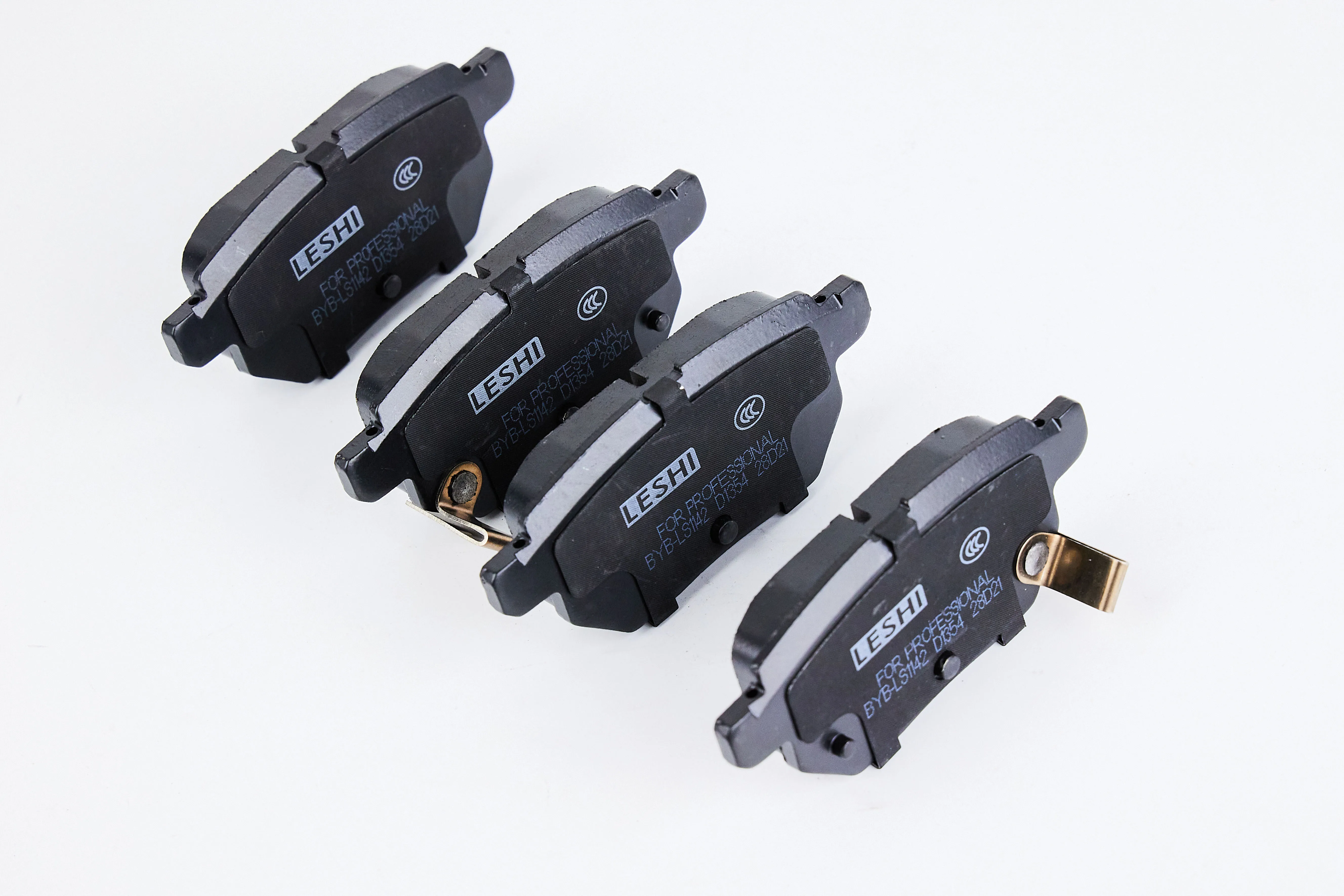 Low Noise Low Dust Metal Ceramic Auto Brake Systems Brake Pads For HAVAL JOLION Nissan Toyota Honda Audi Lexus Ford Mazda
