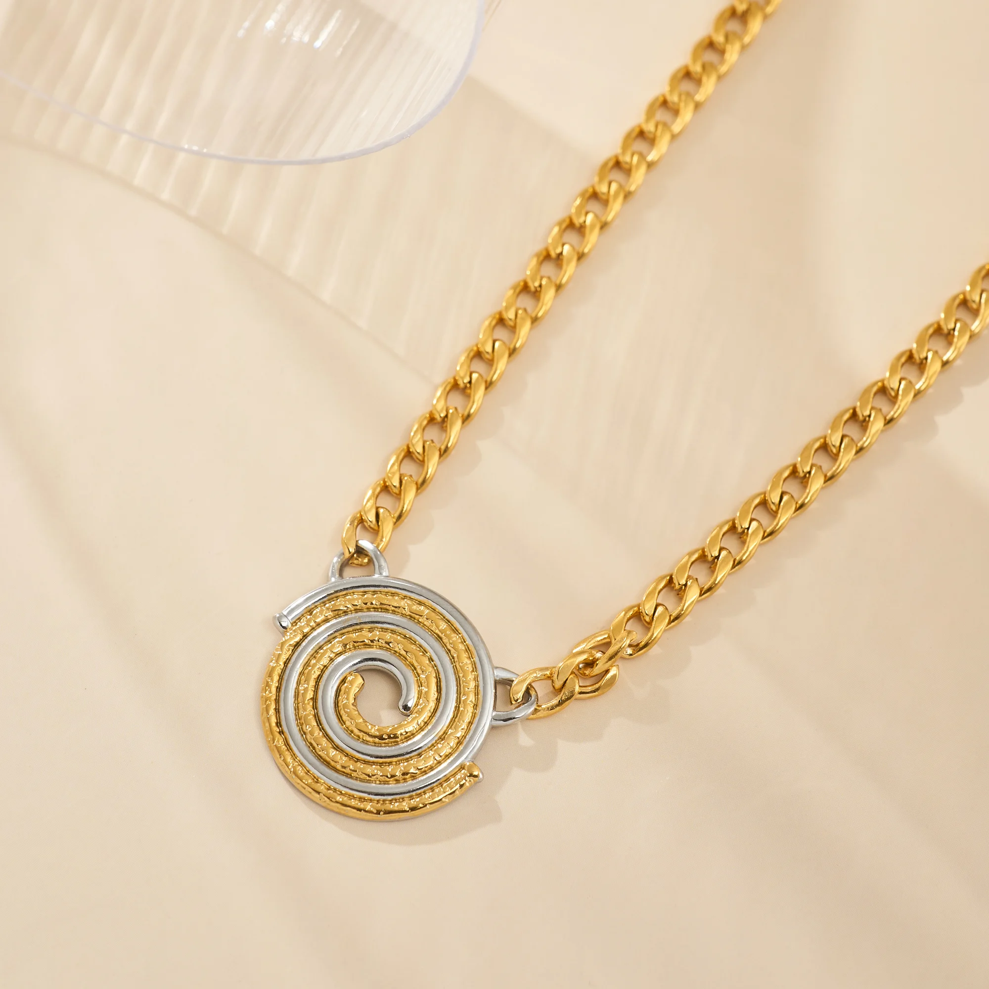 Dazan New Winter Ins 18k Gold Plated Stainless Steel French Ring Modern Design Mixed Round Pendant Cuban Lady Banquet Necklace