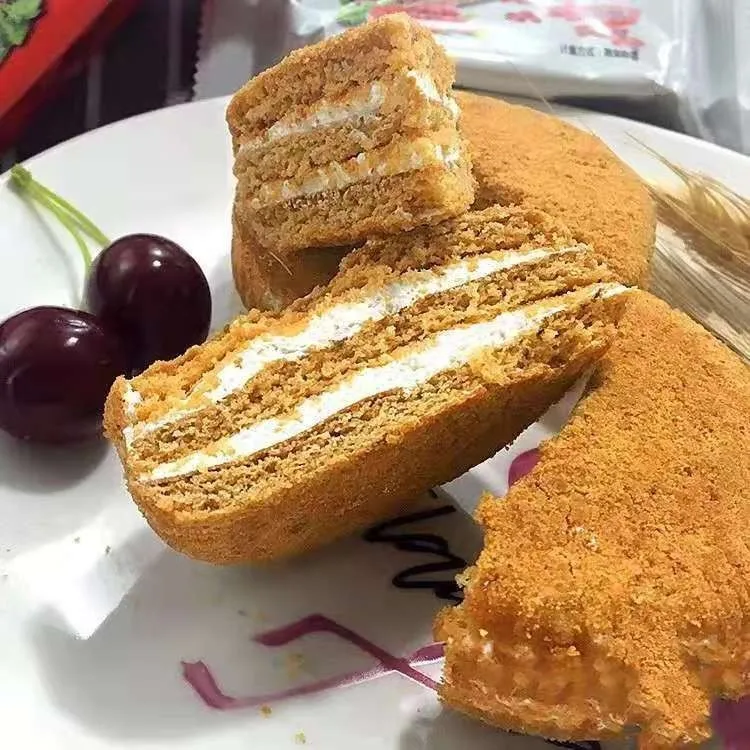 Customized wholesale halal cake Russian