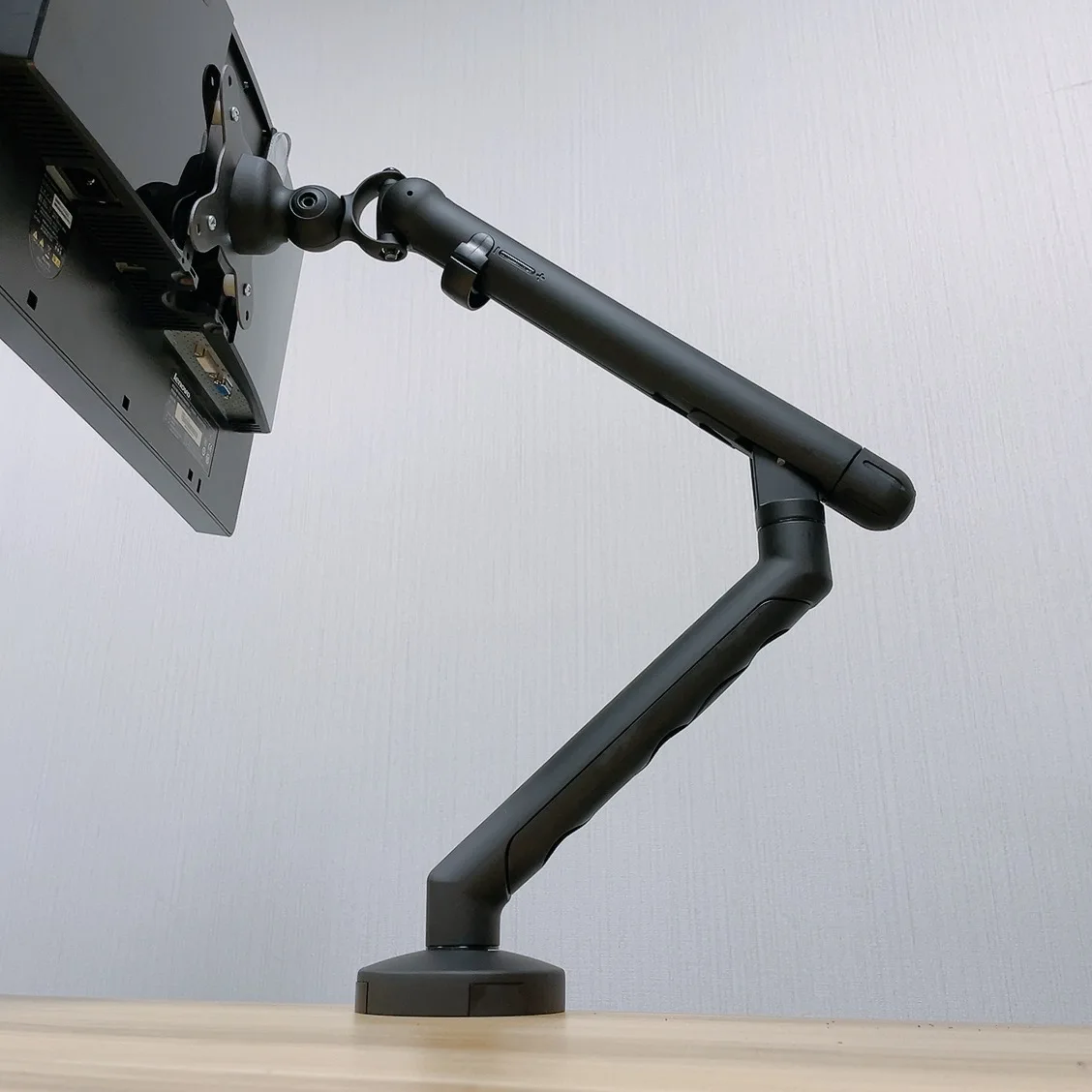 High Quality Single Arm Monitor Screen Spring Adjustment Force Value Aluminum Monitor Arm