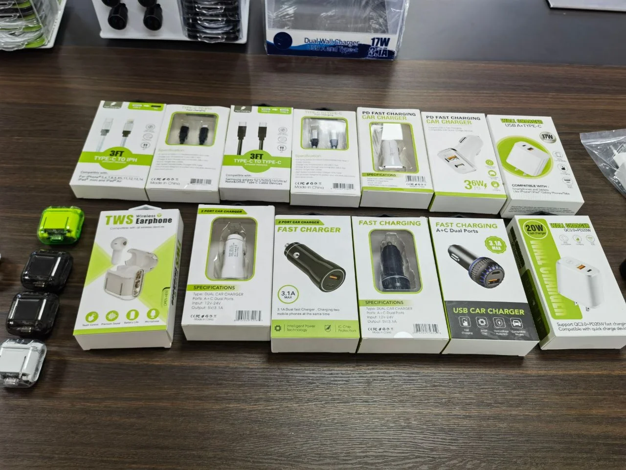 4 Sided Rotating Display Stand 400pcs Phone Accessories Retail Store Floor Display With Box Package Peg Hooks