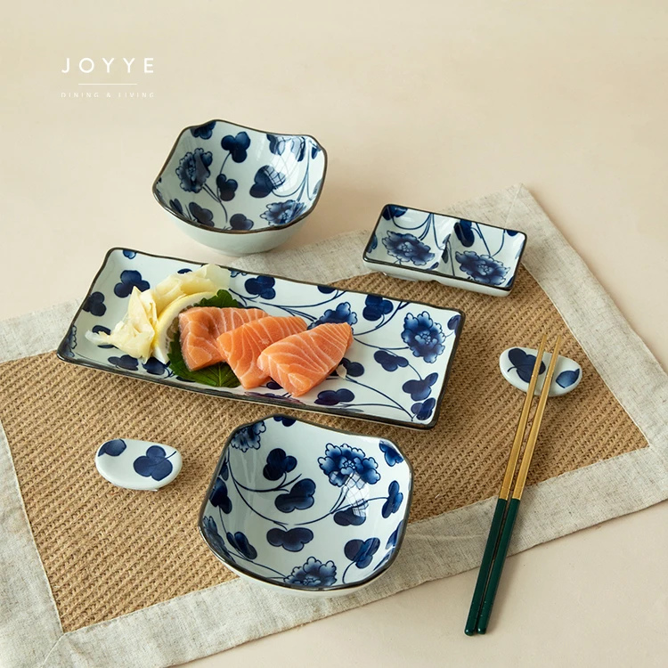 JOYYE Custom Blue And White Dinnerware 6pcs Gift Set Japanese Ceramic Sushi Dinner Set With Plate Bowl Dish Chopstick Holder