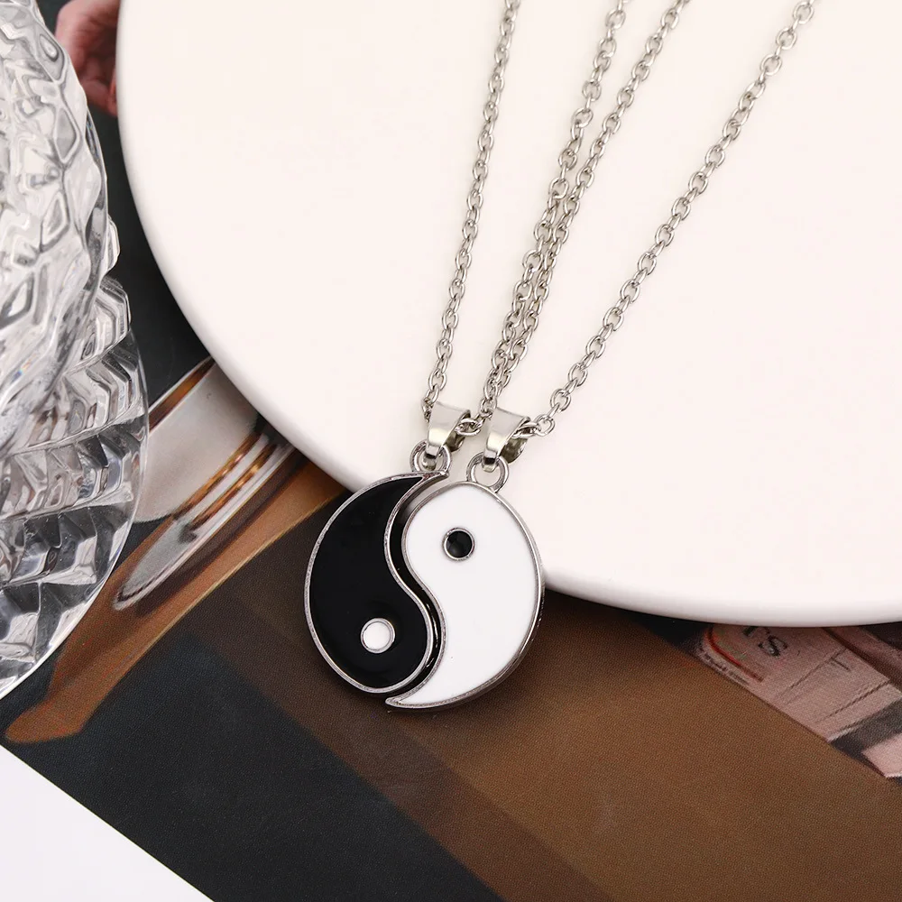 Hot Sale Yin Yang Bff Couples Pendant Necklace Chain for Women Men Personalized Matching Puzzle Diagrams