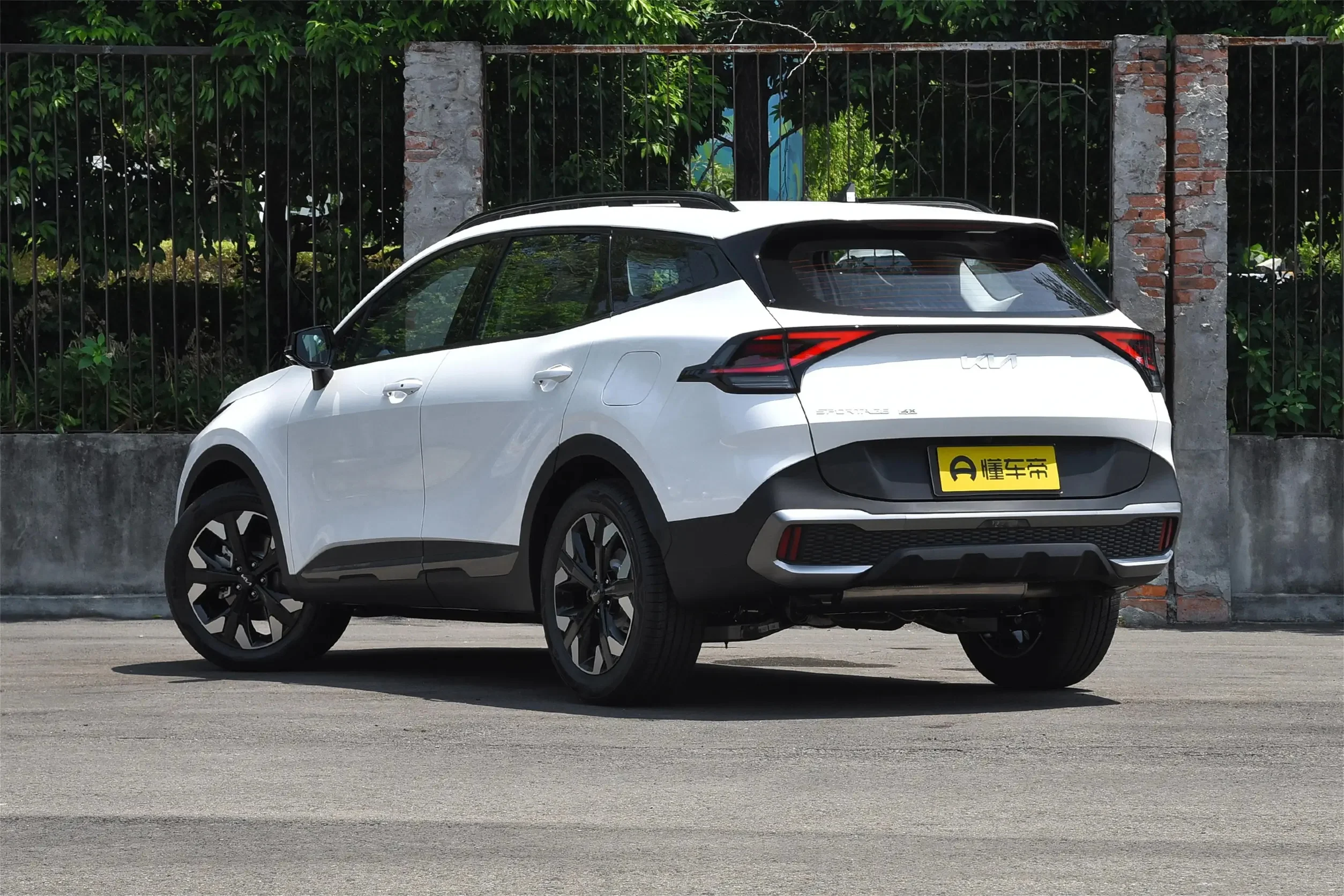 New Cars Kia Sportage 2023 2.0T Gasoline 4WD Compact SUV Kia Sportage Second Hand Petrol Vehicles For Sale