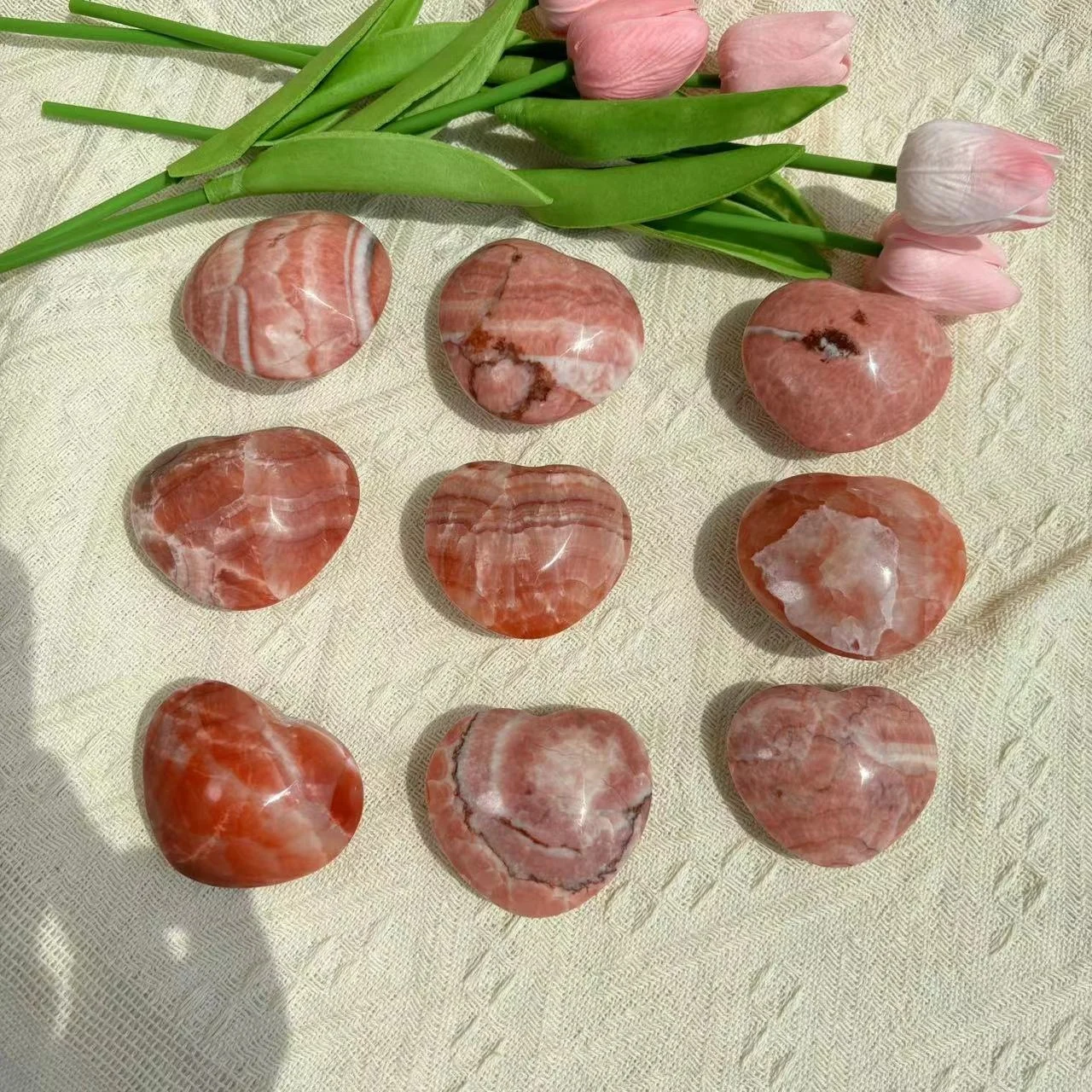 Cheap Price Heart Shape Natural Colorful Healing Stones Wholesale Caved Crystal Carving Pork Stones Heart For Meditation