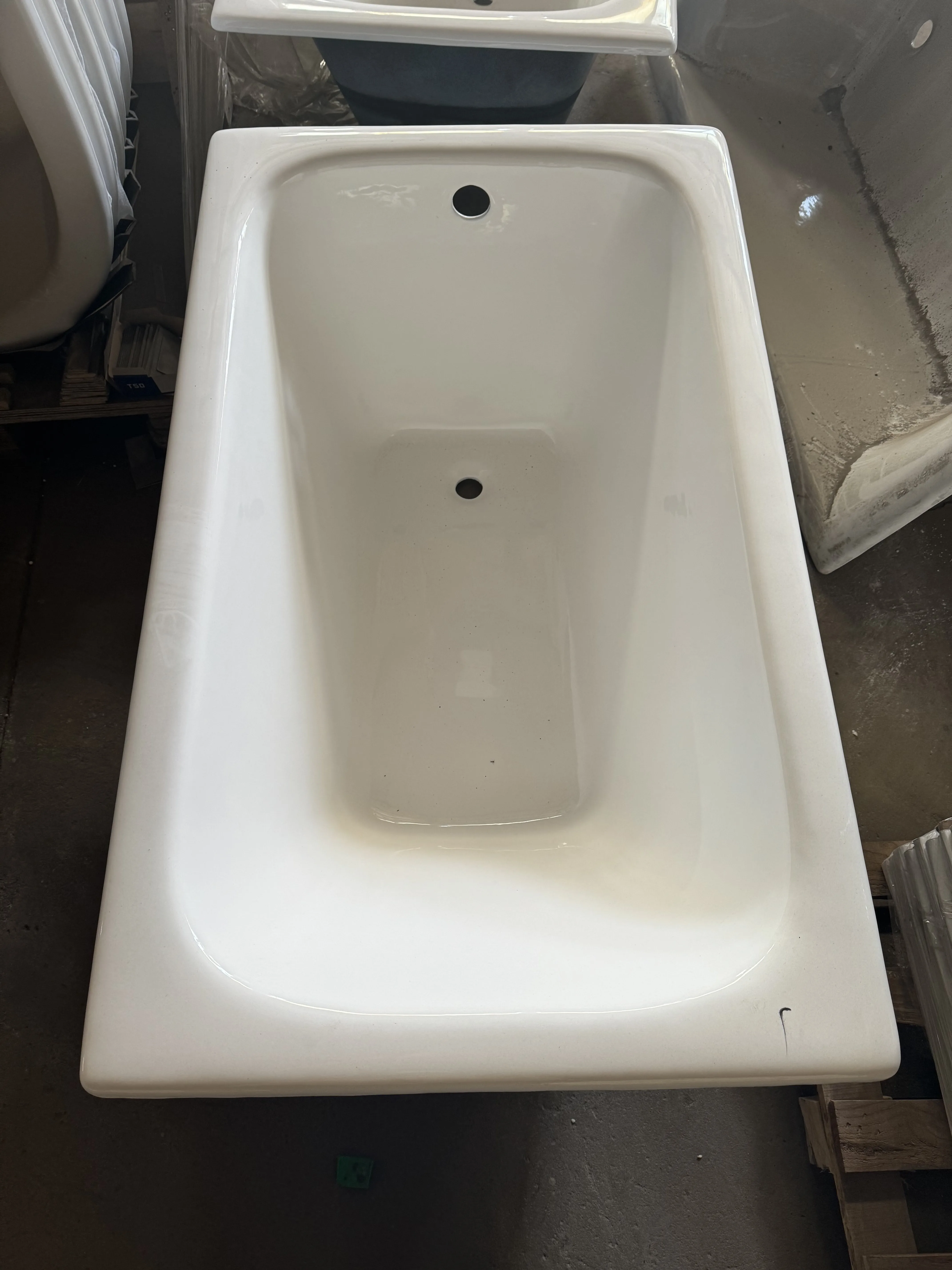 simple style enameled cast iron bath tub built-in bath
