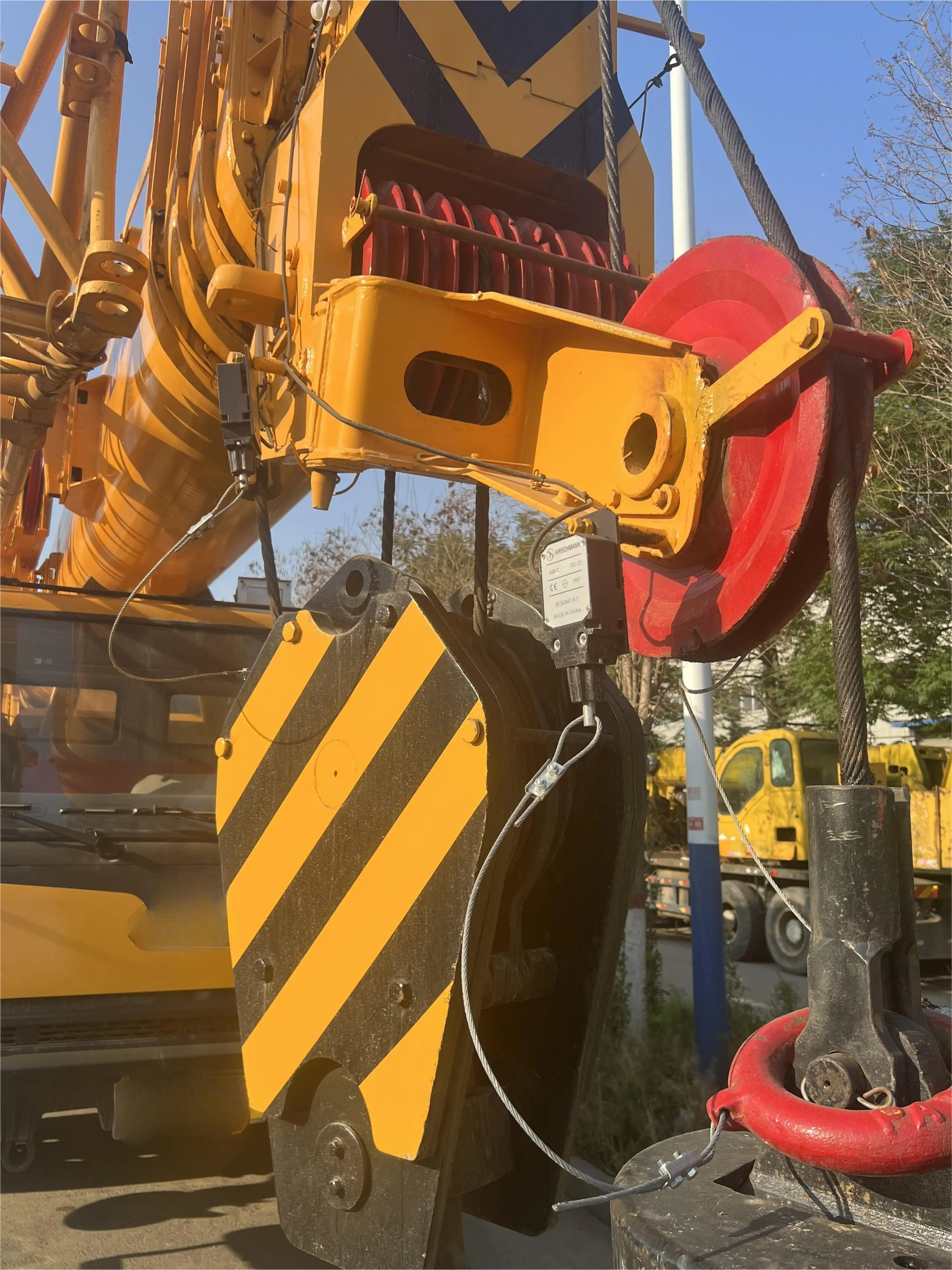X 80 ton XCT80  boom truck cranes sale