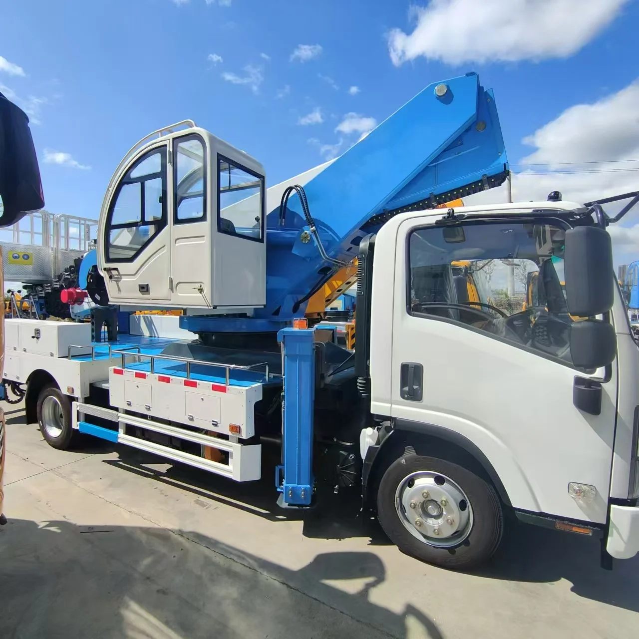 Manufacturers direct Isuzu aerial work truck high-altitude work platforms aerial work platforms scissor lifts