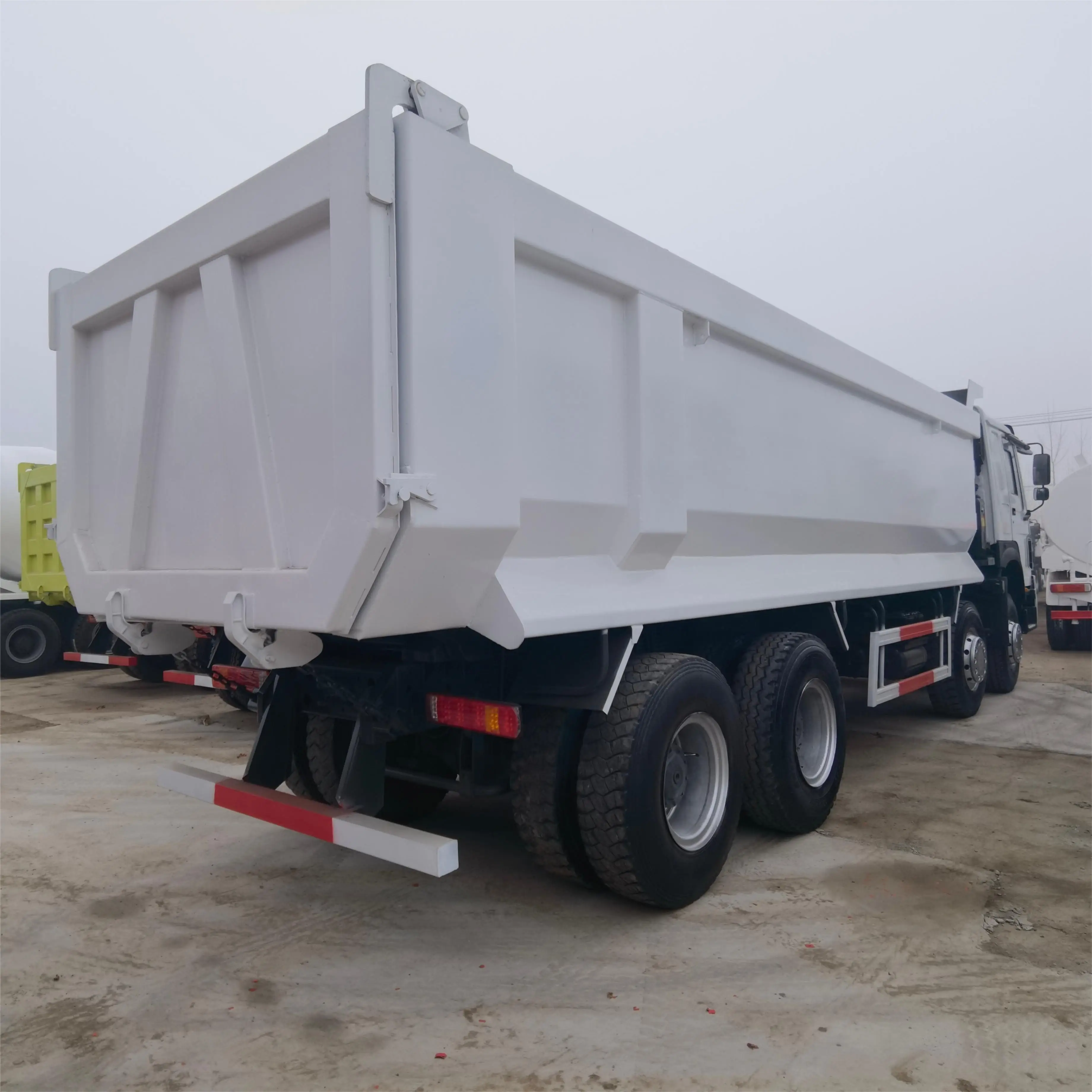 Недорогой б/у Howo 40 тонн 6x4 10 колесный самосвал с механической коробкой передач дизельное топливо Euro 5 стандарт левая 8x4 модели 336 371