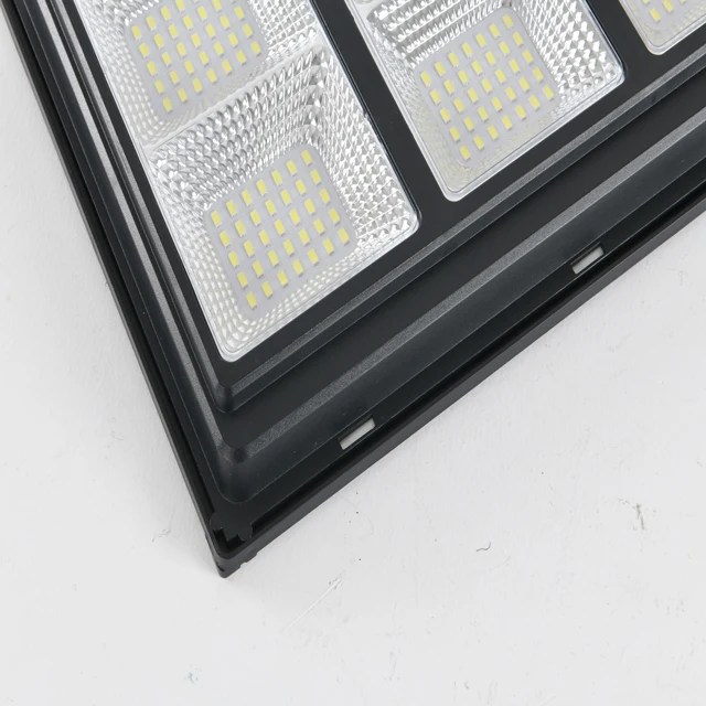 Very Bright outdoor solar street light IP65 waterproof grade used for garden lighting in rainy days