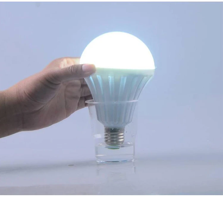 LED rechargeable emergency light bulb with battery 10w