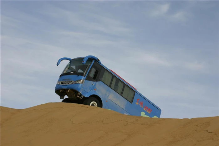 Бездорожья автобус Dongfeng EQ5160XSGC desert полноприводный на продажу