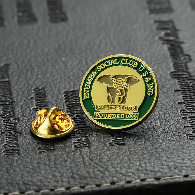 Manufacturer Metal Badge Elegant Men Brooch Pin Suit Business Brooches Lapel Brass Color Pin Enamel Pins For Men