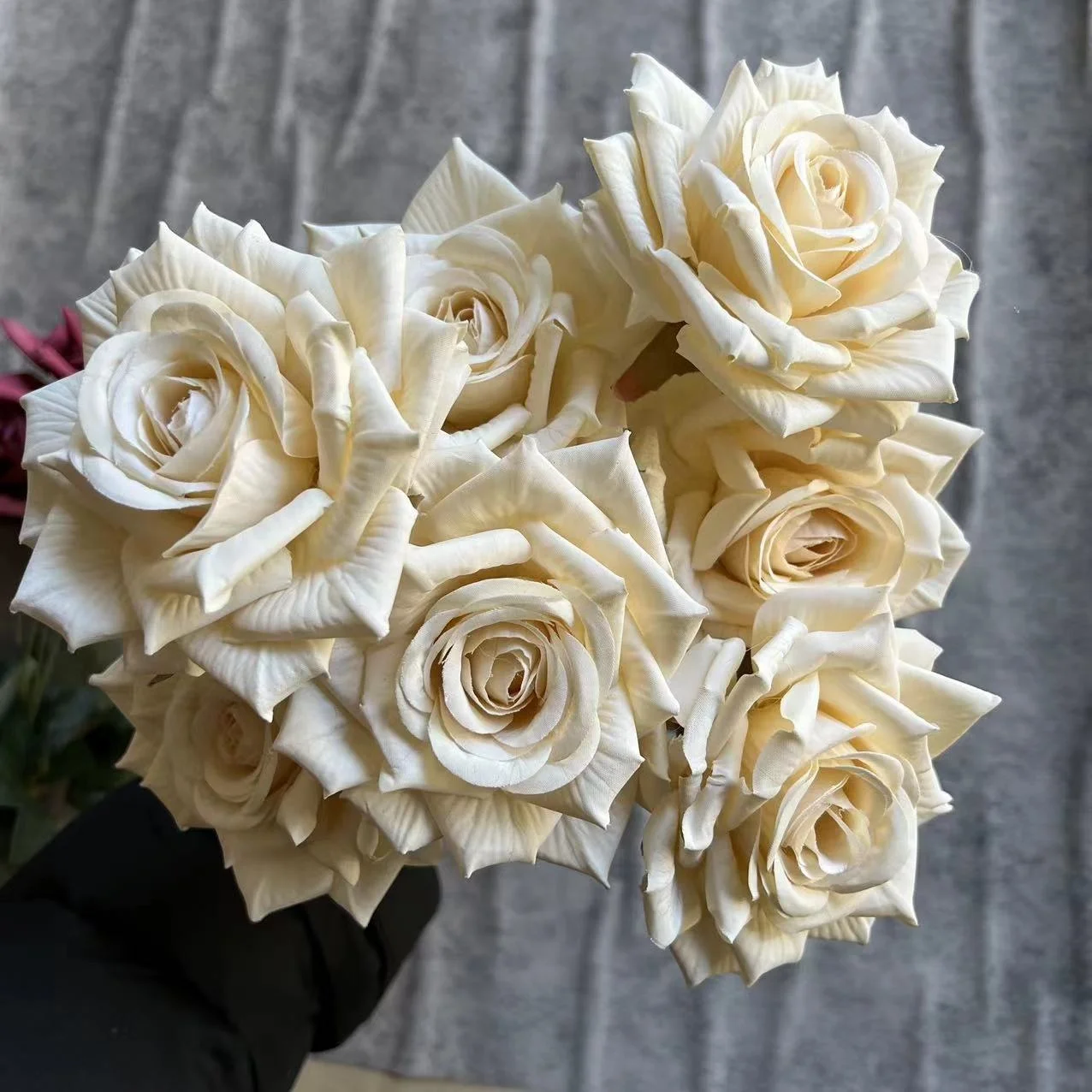 2023 New Good Quality 7 Head Artificial Flower Cream White Rose Bouquets for Wedding