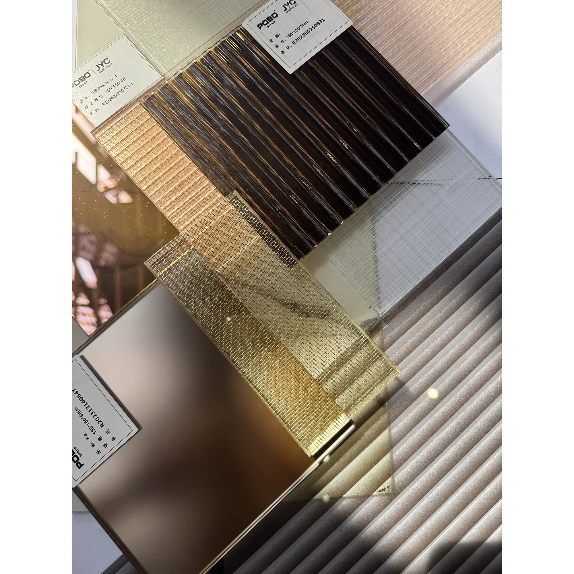 Factory Price Custom Size Patterned Glass 4 mm 5 mm 6 mm Ultra-clear Figured Patterned Decorative Art Glass