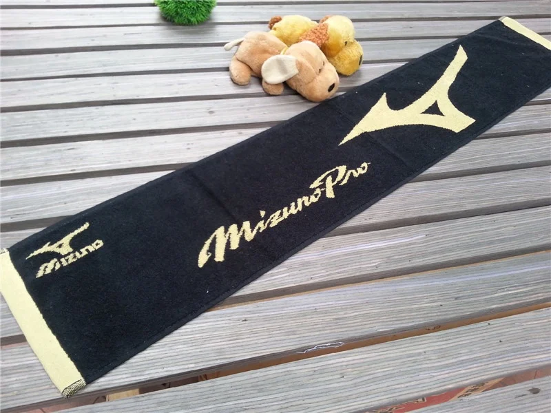 China supplier 100% cotton jacquard or embroidery golf towel in bulk with hanger