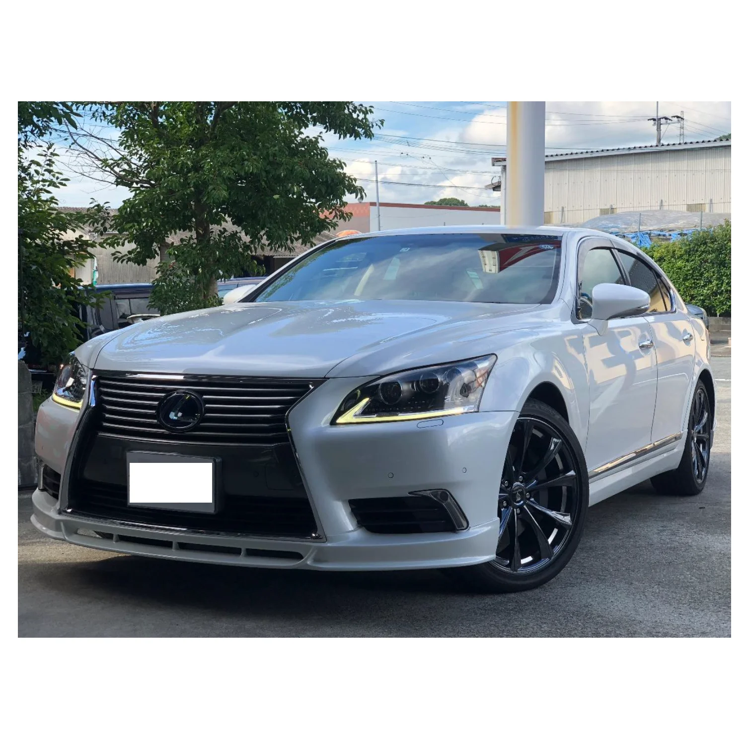 (P7) Lexus