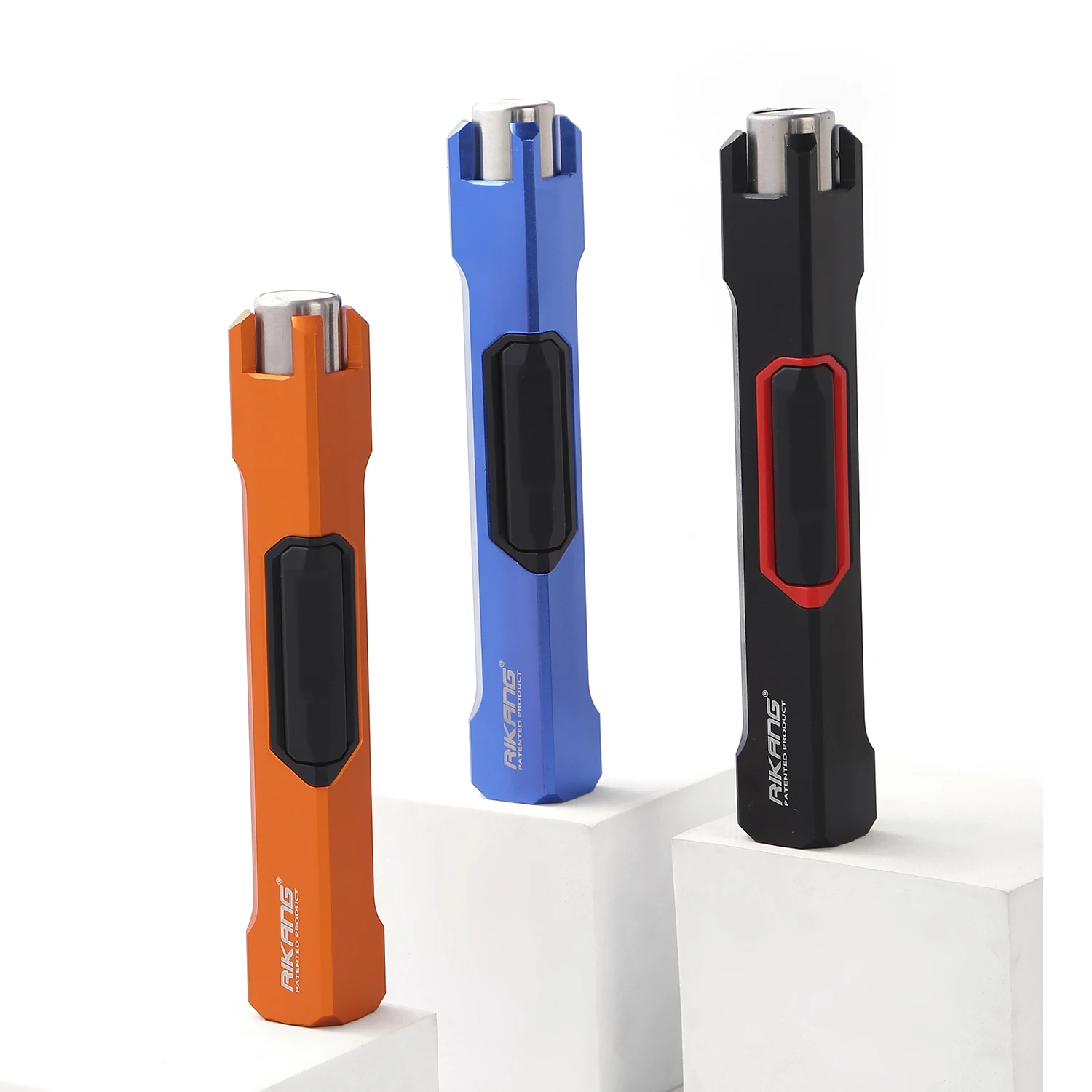 The latest style of pen ignition device can light cigarettes and be taken outdoors. Inflatable ignition device has high safety