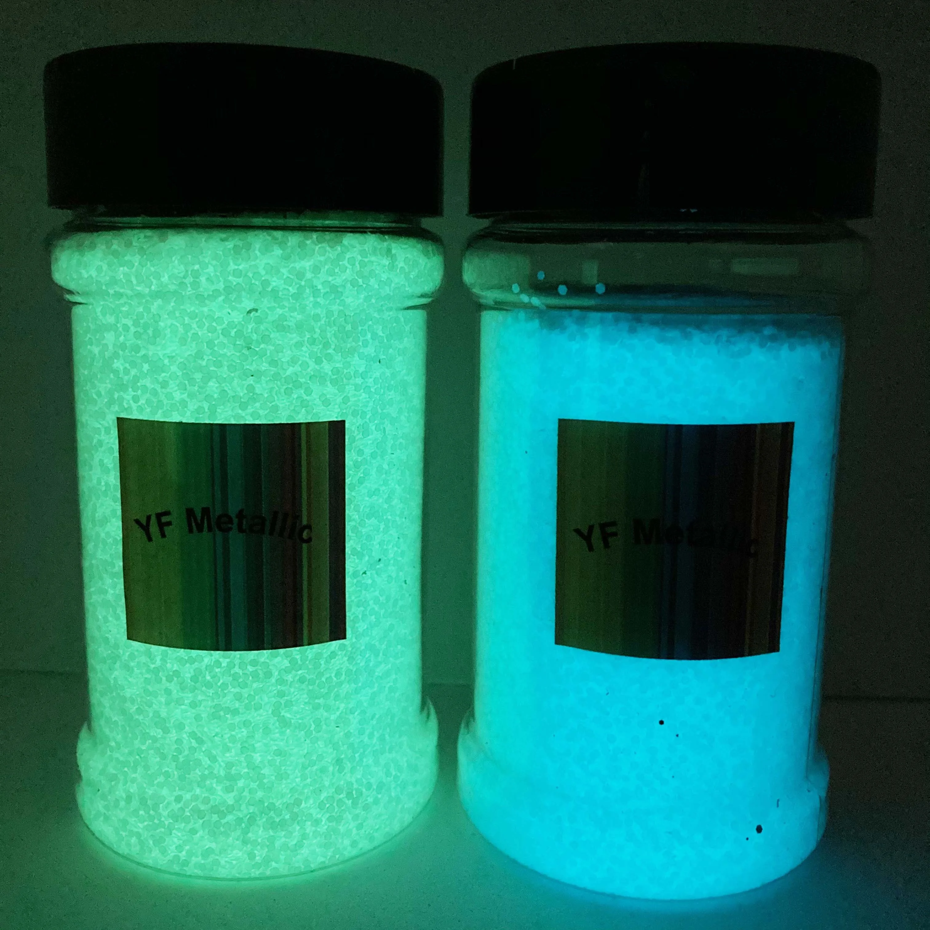 Светится в темноте крупный блеск для декоративно-прикладного искусства