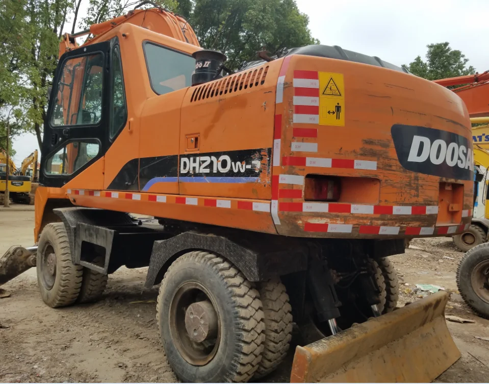 Used Doosan Daewoo DH210 210 Wheel Excavator South Korea Wheel Excavator Doosan Dh210w-7 for Sale